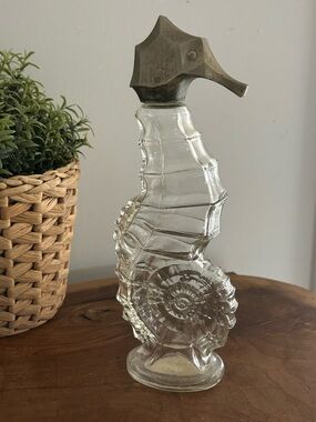 VTG AVON Seahorse Glass Bottle Skin So Soft Bath Oil Decanter With Lid EMPTY